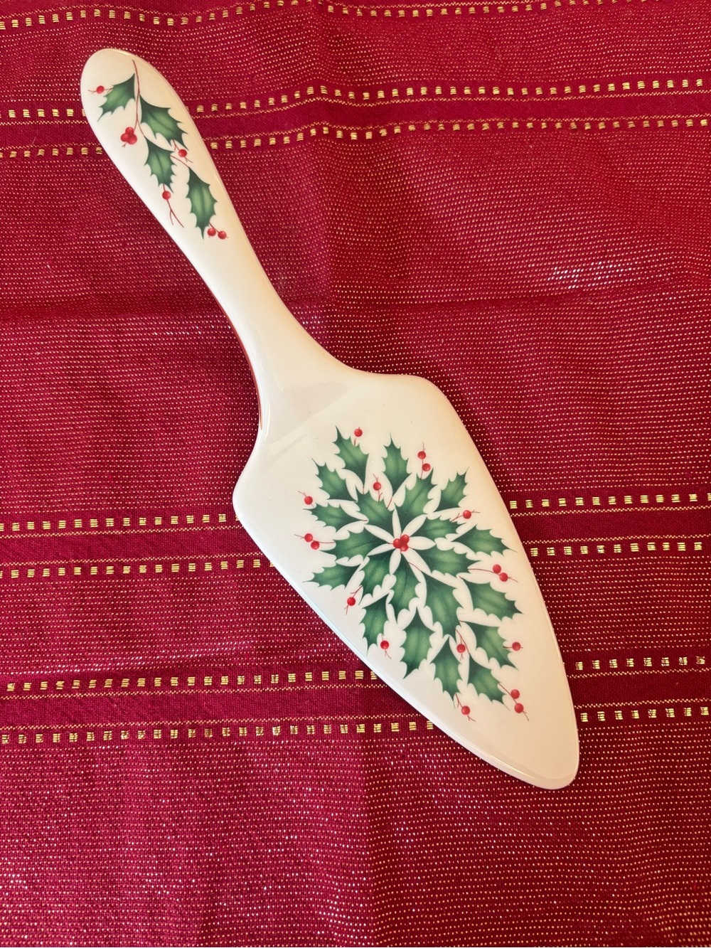 Lenox White Ceramic Pie Server with Green Holly and Red Berries